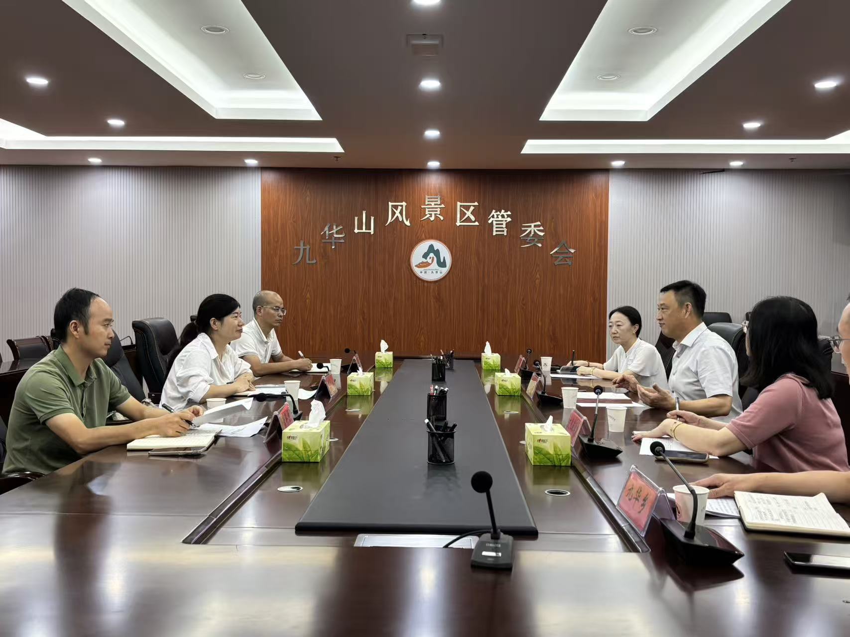 旅游系赴九华山风景区管委会开展校地合作洽谈